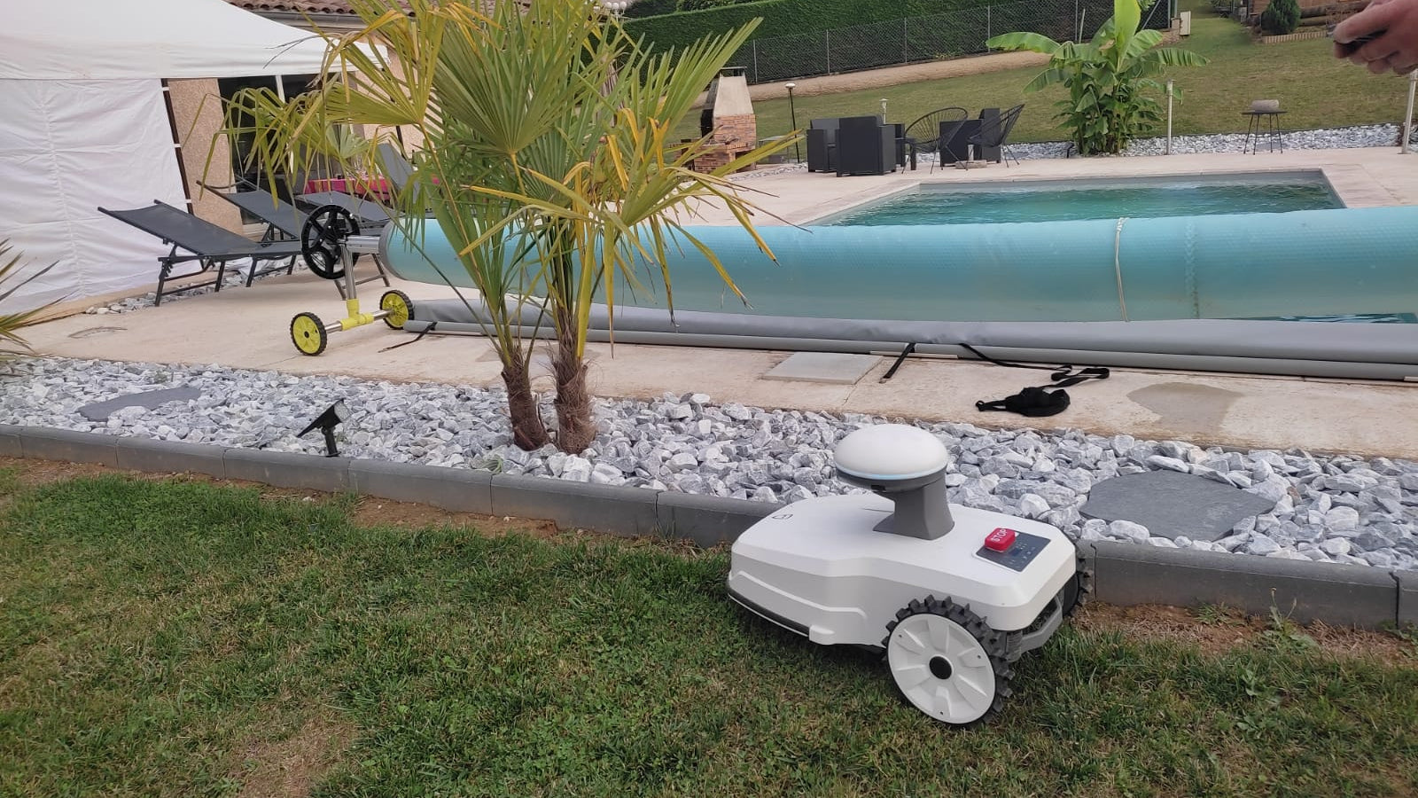 Do Robot Lawn Mowers Pick Up Grass? The Simple Truth You Should Know